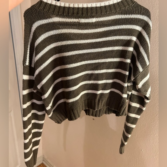 American Eagle sweater - Picture 2 of 3